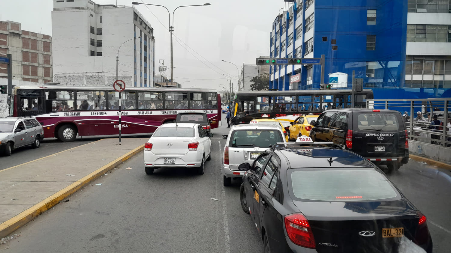 buses blocking intersection